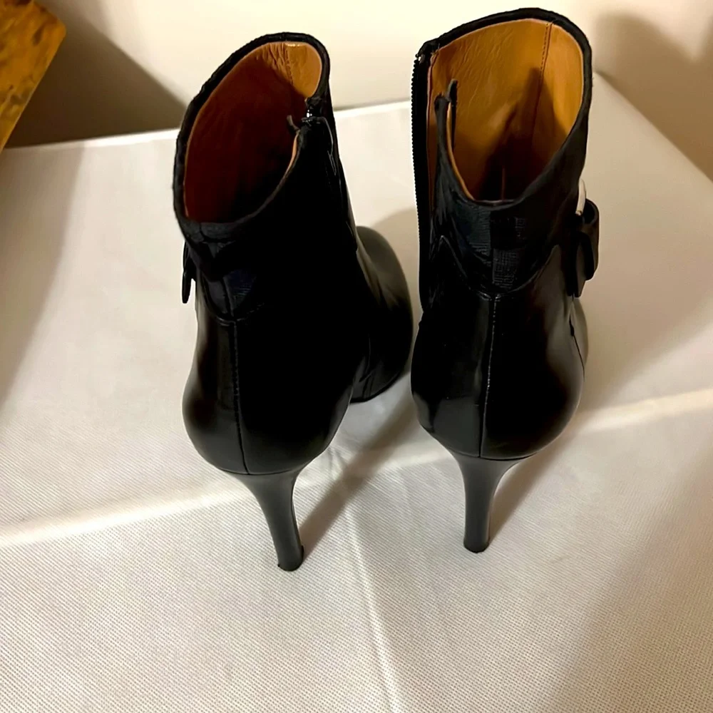 COACH. Black high heels bootie. Size 8.